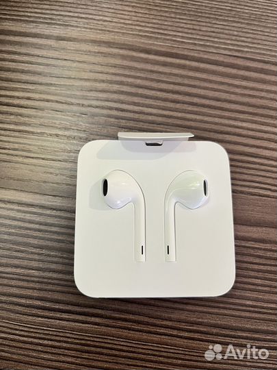 Наушники Apple EarPods with Lightning Connector