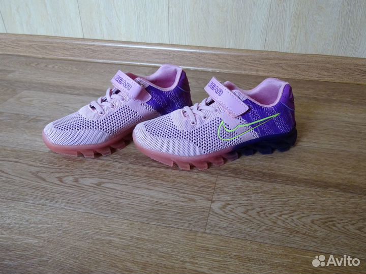 Кроссовки с подсветкой подошвы