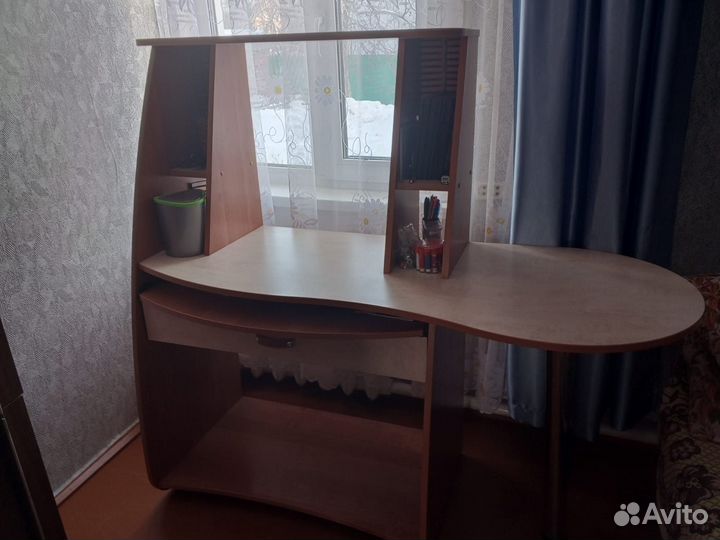 Компьютерный стол