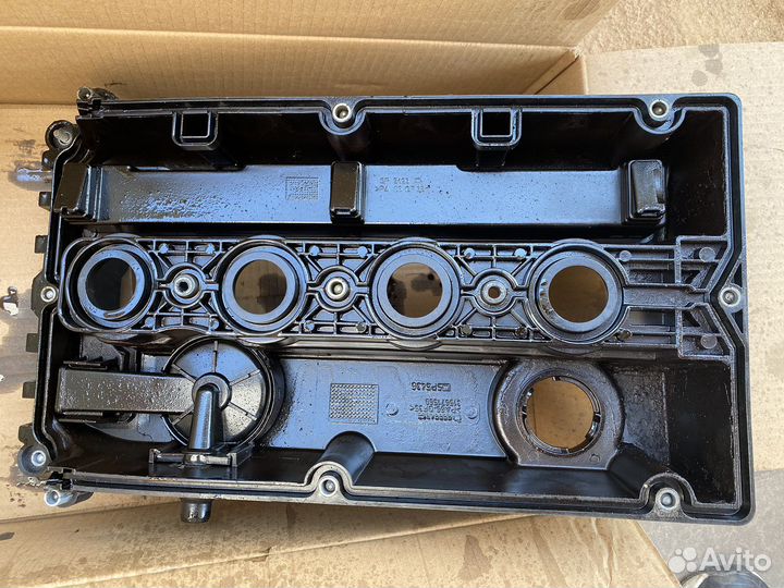 Клапанная крышка на Опель Астра J