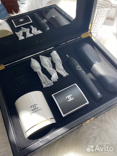 Электрическая зубная щетка Chanel