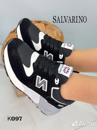 Кроссовки женские