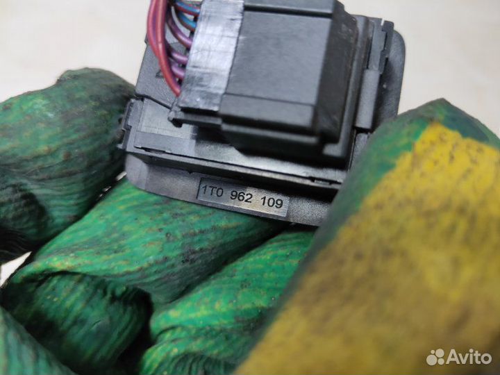 Кнопка Volkswagen Passat B6 1.9 BKC 2005