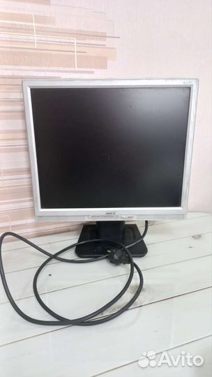 Монитор acer. Диагональ 17