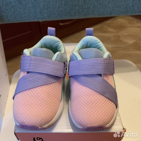 Кроссовки для девочки