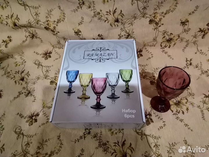 Набор бокалов из цветного стекла