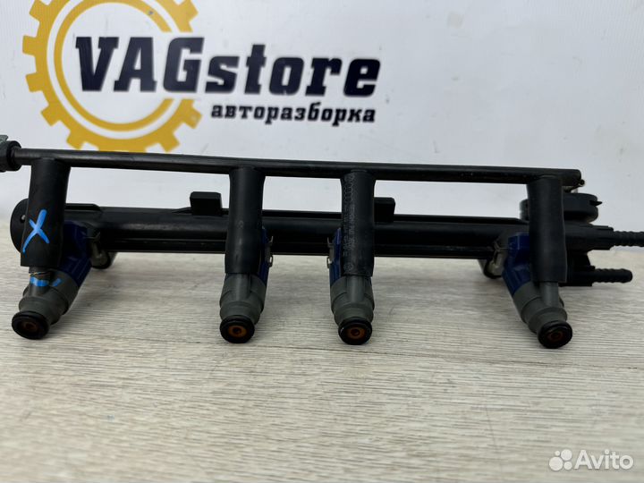 Топливная рампа с форсунками Volkswagen Golf 4 200