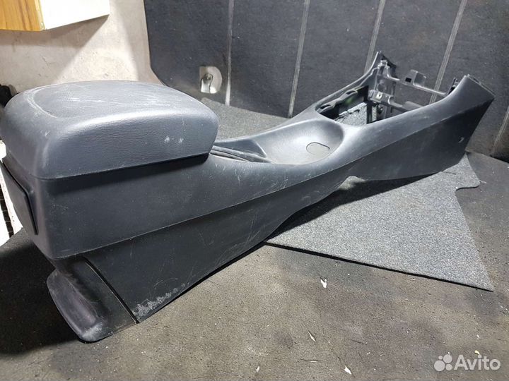 Подлокотник nissan almera n16