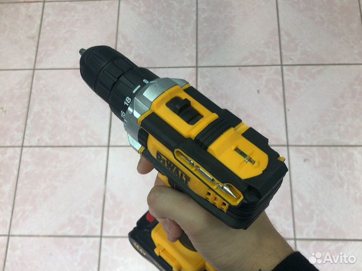 Шуруповерт DeWalt