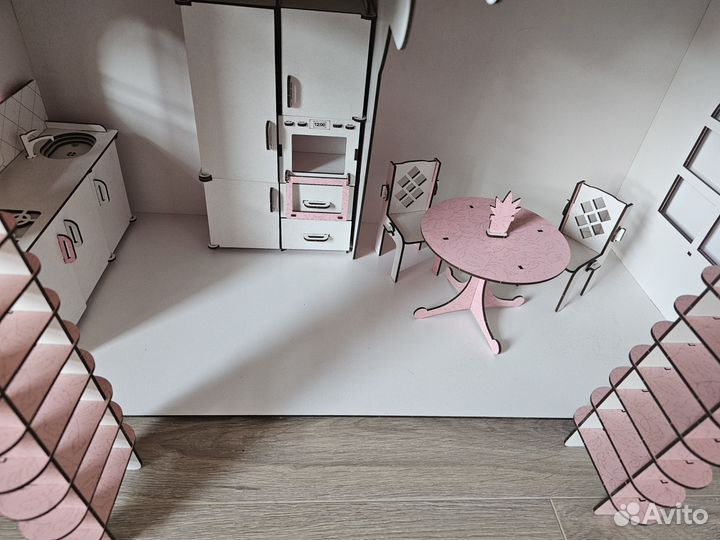 Кукольный домик с мебелью деревянный