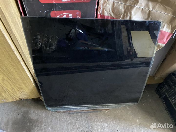 Продам стекло задней двери lx470