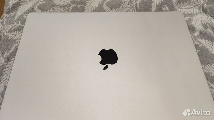 Apple MacBook Pro M1 16