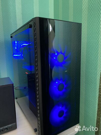 Игровой пк с монитором и клавиатурой