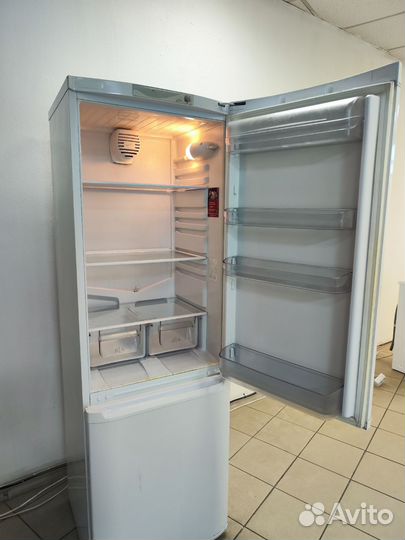 Холодильник Hotpoint Ariston