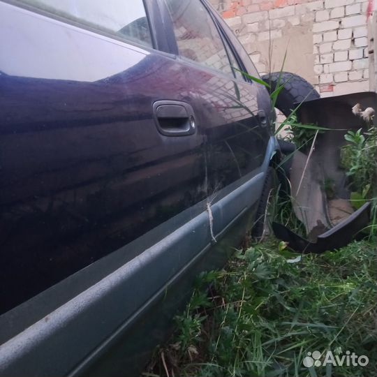 Двери на toyota sprinter carib AE115