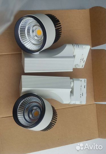 Трековый светодиодный светильник