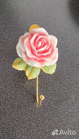 Крючок интерьерный 