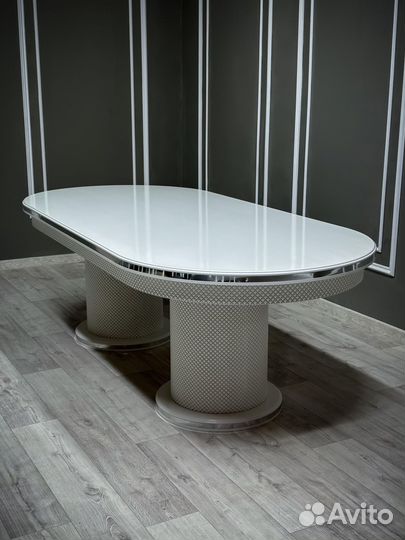 Стул / В наличии стулья