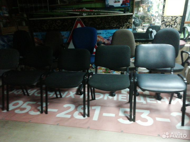 Компьютерное кресло и стулья