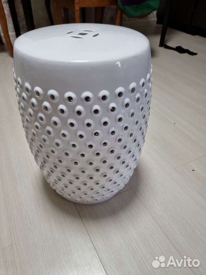 Подставка интерьерная