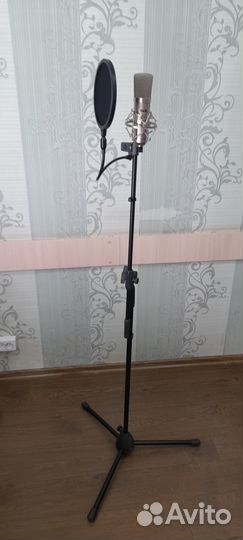 Студийный микрофон