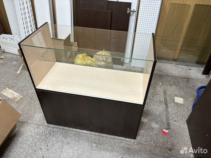Стеклянная витрина