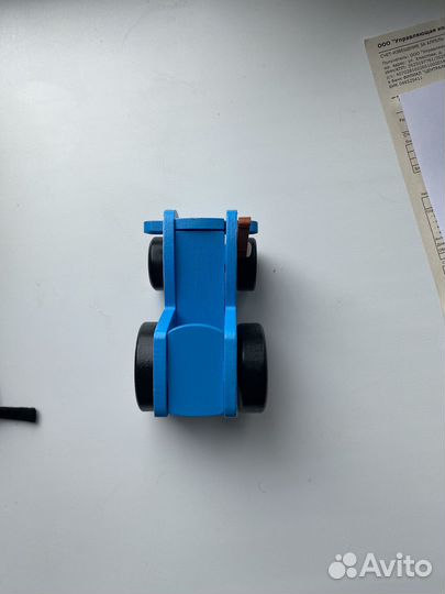 Синий трактор деревянный