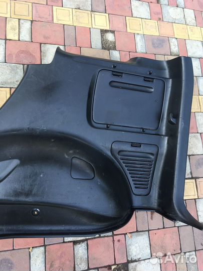 Toyota rav4 2004 обшивка багажника правая нижняя
