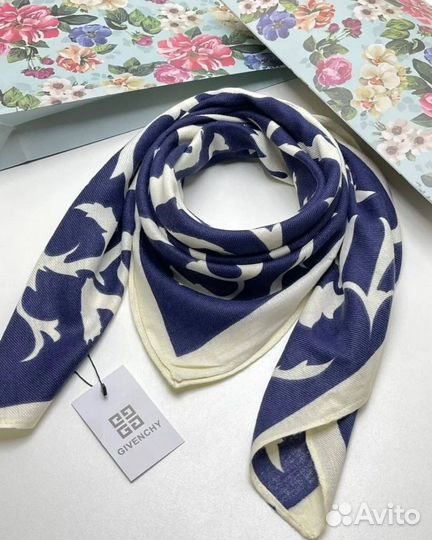 Женские шарфы и платки