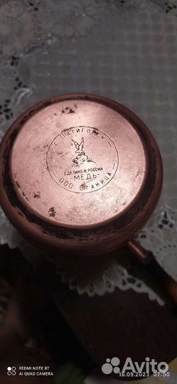 Медная турка и ручная кофемолка