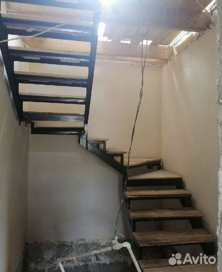 Лестница на второй этаж. Металлокаркас