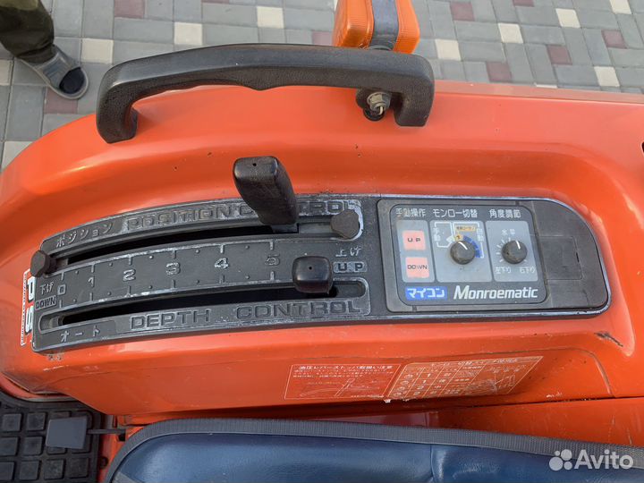 Мини-трактор Kubota GT5, 2012