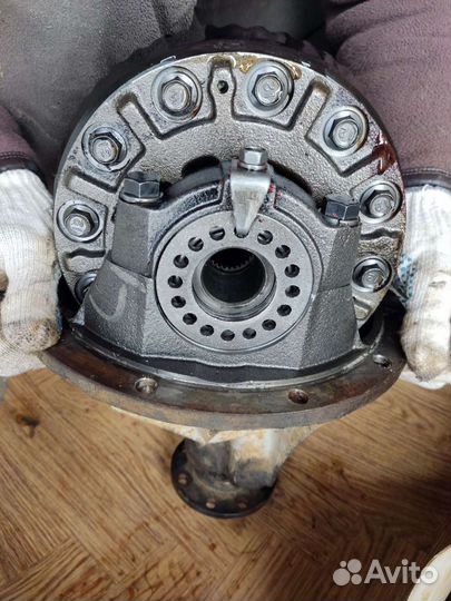 Задний мост Ммс Delica Pe8w