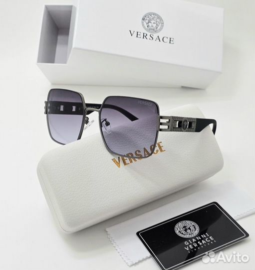 Солнцезащитные очки versace