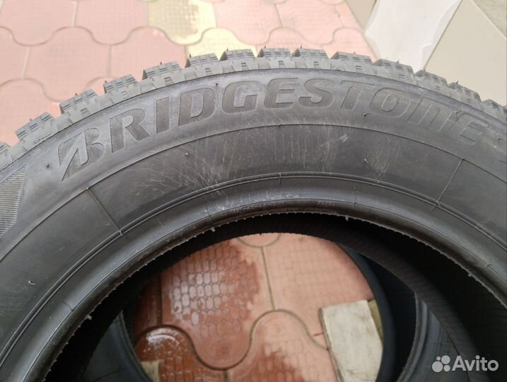 Bridgestone Blizzak Spike-02 215/60 R16 95T