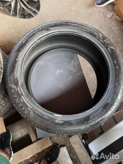 Bridgestone Alenza 001 285/40 R21 Y