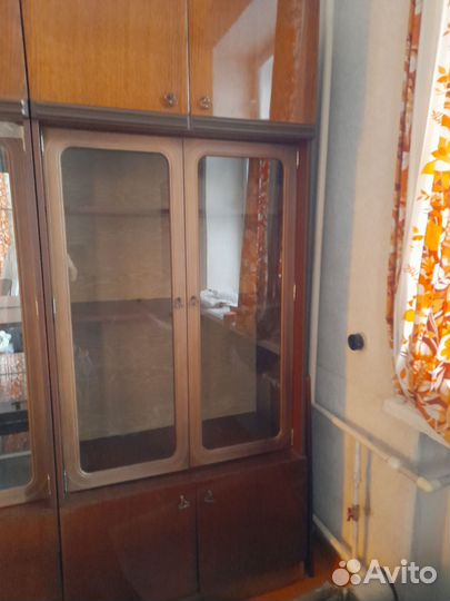 Книжный шкаф