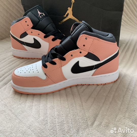 Кроссовки Nike Air Jordan 1 Mid 37-41