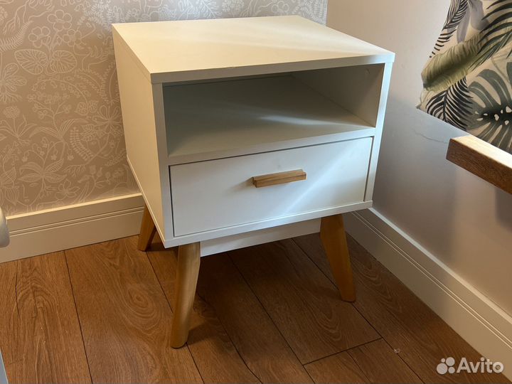Тумба прикроватная