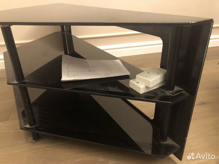 Стеклянная тумба под тв