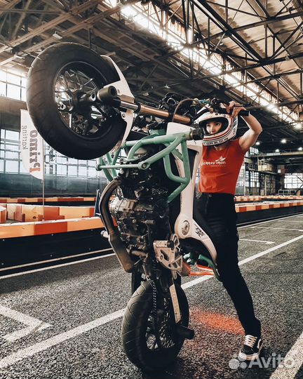 Вождение мотоцикла на KTM duke