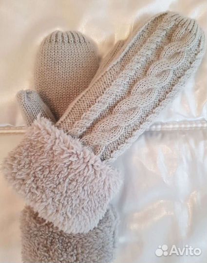 Варежки вязаные женские