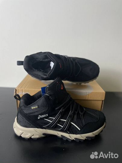 Зимние кроссовки asics