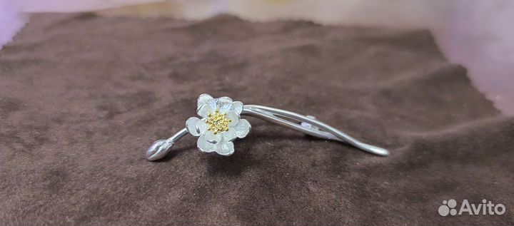 Серебряная брошь