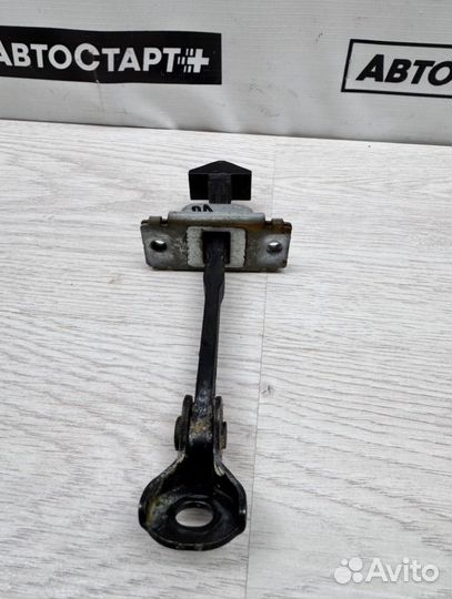 Ограничитель двери передний левый Mazda 3 BK Z6