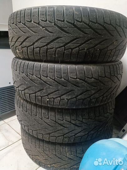 Nokian Tyres Hakkapeliitta R2 SUV 235/65 R17 108R