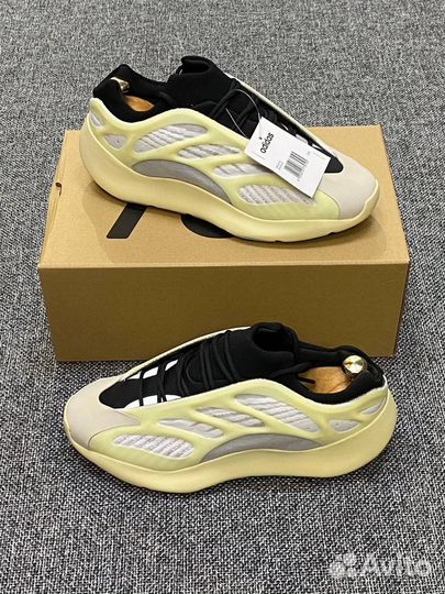 Кроссовки adidas yeezy boost 700 v3