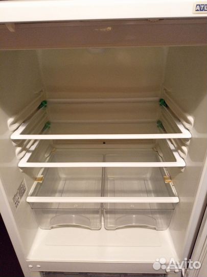 Продам Холодильник бу атлант