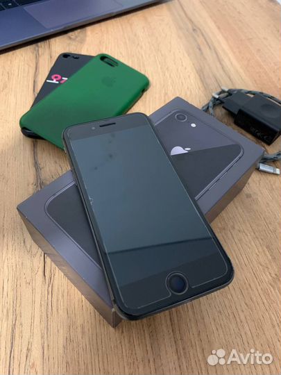iPhone 8 на 64gb
