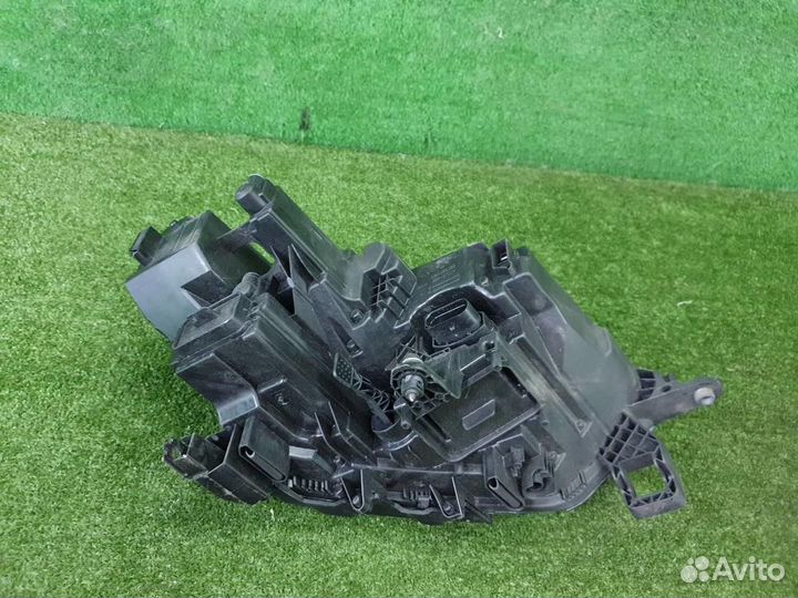 Фара левая Volkswagen Polo